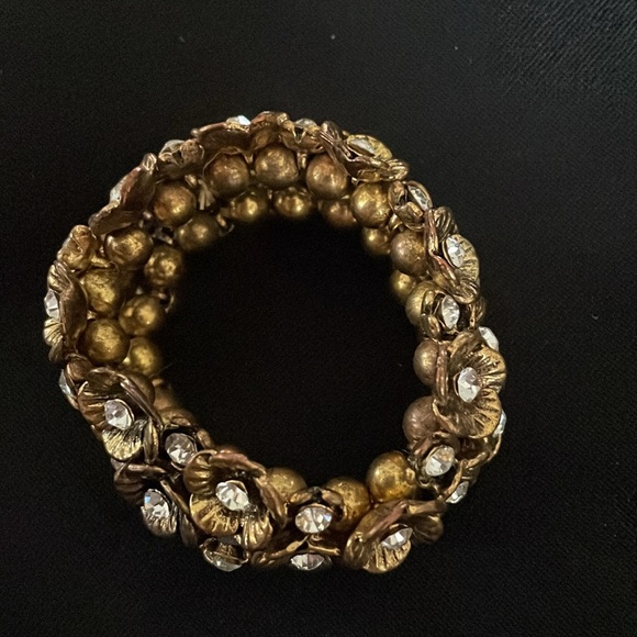 🖤Gold Tone Pansy Rhinestone Stretch Bracelet. - Picture 4 of 8